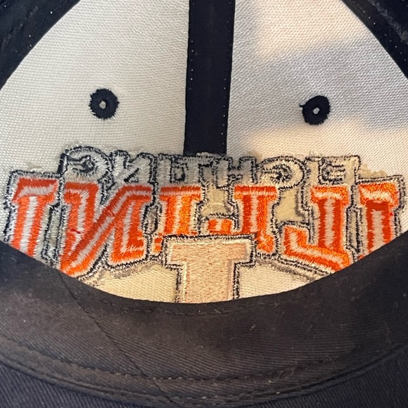 🧡💙NEW Unique Fighting Illini Adjustable Cap - officially licensed - Picture 7 of 10